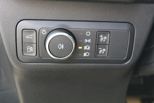 Ford Kuga 2.5 PHEV ST-Line X , 2100kg Trekhaak , Nieuw model Panorama/schuifkantel dak , Trekhaak  , AGR stoelen voor 360graden camera , Winter pack , Head Up display
