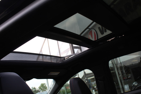 Ford Kuga 2.5 PHEV ST-Line X , 2100kg Trekhaak , Nieuw model Panorama/schuifkantel dak , Trekhaak  , AGR stoelen voor 360graden camera , Winter pack , Head Up display