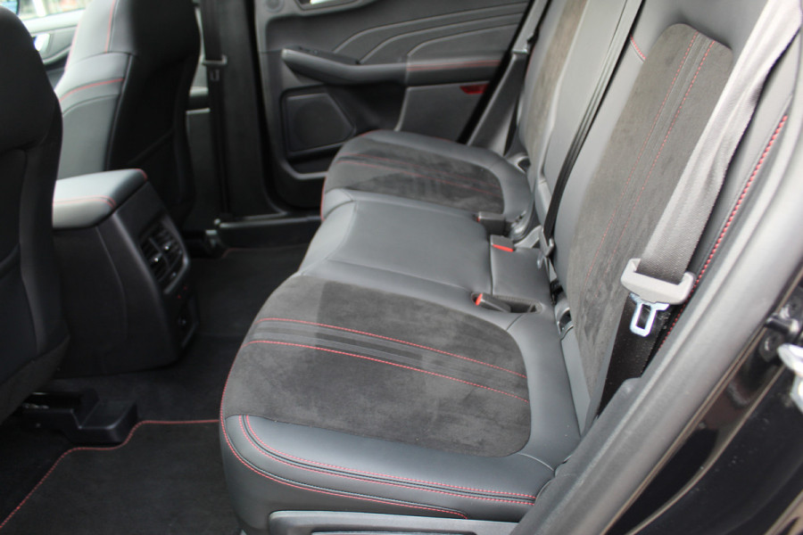 Ford Kuga 2.5 PHEV ST-Line X , 2100kg Trekhaak , Nieuw model Panorama/schuifkantel dak , Trekhaak  , AGR stoelen voor 360graden camera , Winter pack , Head Up display