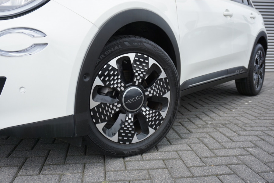 Fiat 600 Hybrid La Prima Automaat LEDER | CLIMA | MASSAGE | MEEST LUXE!