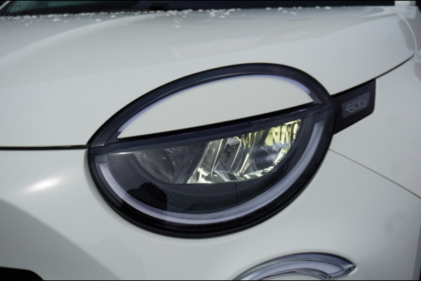 Fiat 600 Hybrid La Prima Automaat LEDER | CLIMA | MASSAGE | MEEST LUXE!