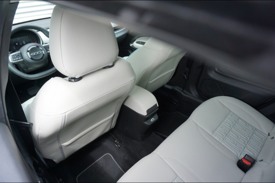 Fiat 600 Hybrid La Prima Automaat LEDER | CLIMA | MASSAGE | MEEST LUXE!