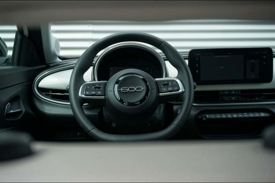 Fiat 600 Hybrid La Prima Automaat LEDER | CLIMA | MASSAGE | MEEST LUXE!