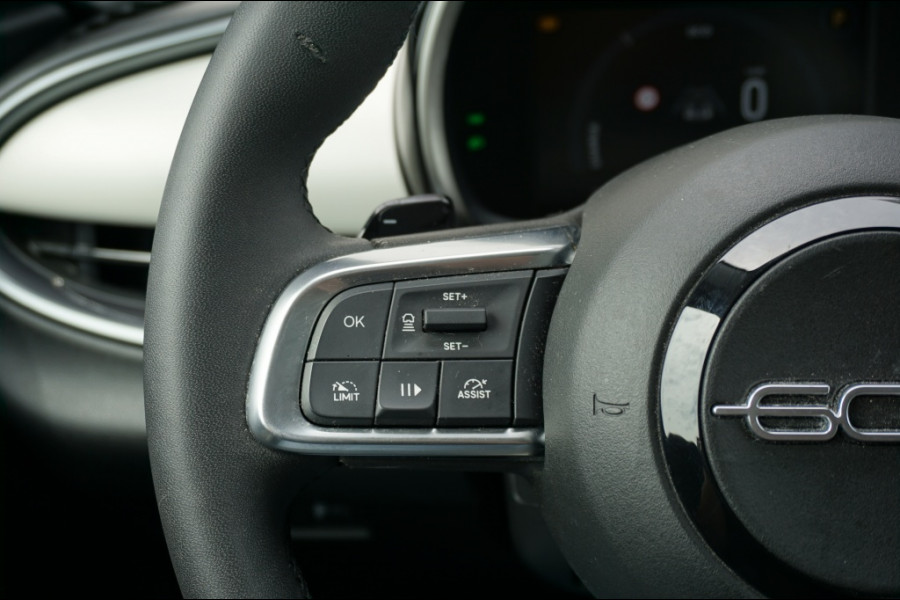 Fiat 600 Hybrid La Prima Automaat LEDER | CLIMA | MASSAGE | MEEST LUXE!