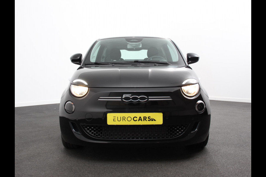 Fiat 500E Berline 42 kWh Automaat Climate control Cruise control Achteruitrijcamera Led Navigatie Apple Carplay/ Android Auto Lichtmetalen velgen Stoelverwarming