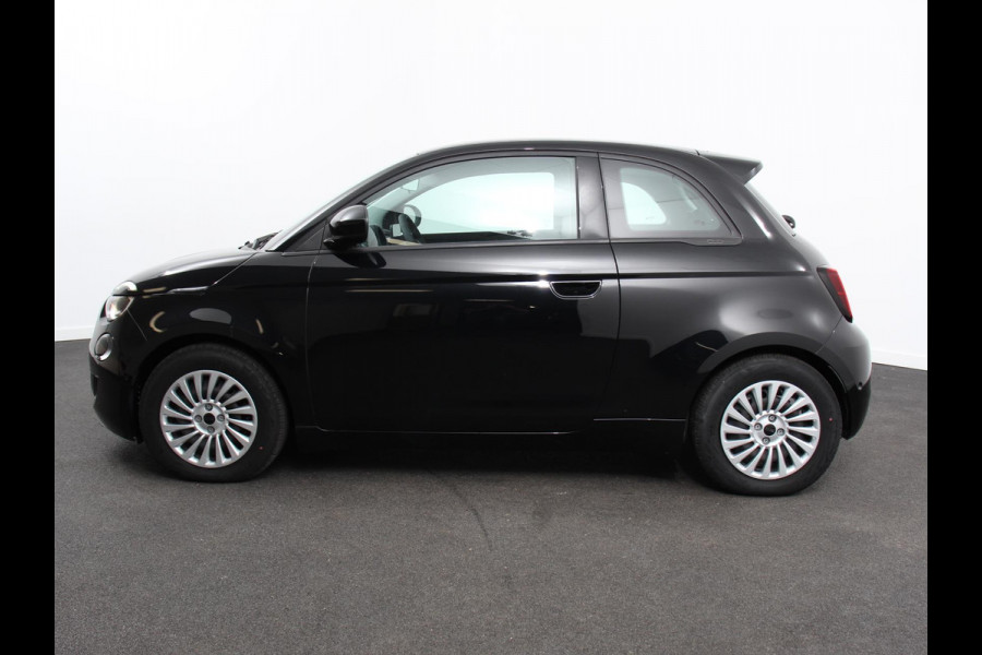 Fiat 500E Berline 42 kWh Automaat Climate control Cruise control Achteruitrijcamera Led Navigatie Apple Carplay/ Android Auto Lichtmetalen velgen Stoelverwarming