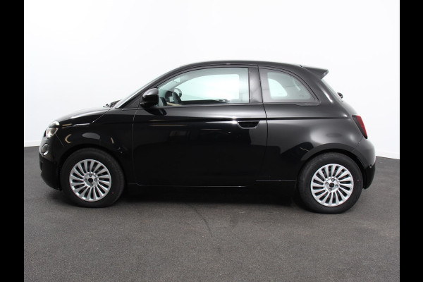 Fiat 500E Berline 42 kWh Automaat Climate control Cruise control Achteruitrijcamera Led Navigatie Apple Carplay/ Android Auto Lichtmetalen velgen Stoelverwarming
