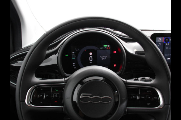 Fiat 500E Berline 42 kWh Automaat Climate control Cruise control Achteruitrijcamera Led Navigatie Apple Carplay/ Android Auto Lichtmetalen velgen Stoelverwarming