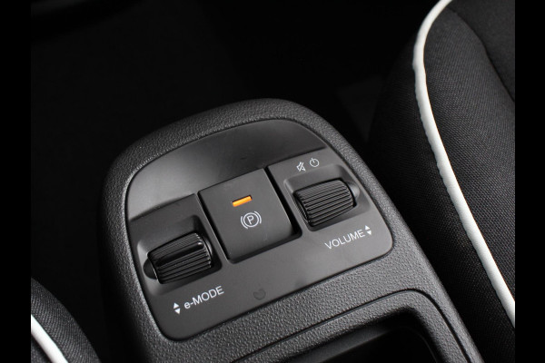 Fiat 500E Berline 42 kWh Automaat Climate control Cruise control Achteruitrijcamera Led Navigatie Apple Carplay/ Android Auto Lichtmetalen velgen Stoelverwarming