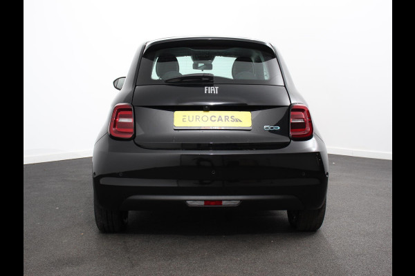 Fiat 500E Berline 42 kWh Automaat Climate control Cruise control Achteruitrijcamera Led Navigatie Apple Carplay/ Android Auto Lichtmetalen velgen Stoelverwarming