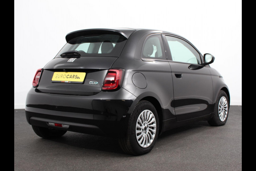 Fiat 500E Berline 42 kWh Automaat Climate control Cruise control Achteruitrijcamera Led Navigatie Apple Carplay/ Android Auto Lichtmetalen velgen Stoelverwarming
