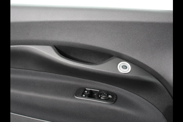 Fiat 500E Berline 42 kWh Automaat Climate control Cruise control Achteruitrijcamera Led Navigatie Apple Carplay/ Android Auto Lichtmetalen velgen Stoelverwarming