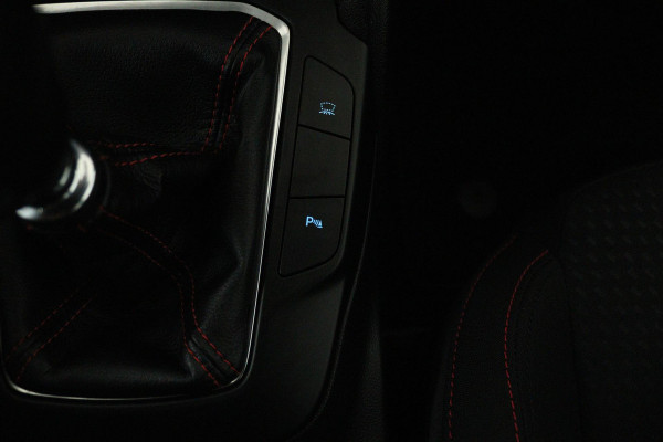 Ford Focus 1.0 EcoBoost Titanium Business (CAMERA, NAVIGATIE, CRUISE CONTROL, PARKEERSENSOREN)