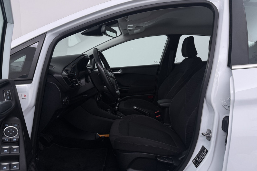 Ford Fiesta 1.0 EcoBoost Titanium (STOEL/STUUR VERWARMING, CAMERA, TREKHAAK, CRUISE ADAPTIEF)
