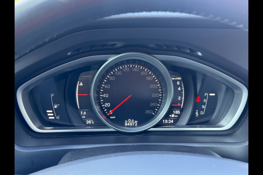 Volvo V40 1.5 T2 Nordic+ | Carplay/Android, Cruise, Stoelverw., Leder, Clima, Trekhaak | |
