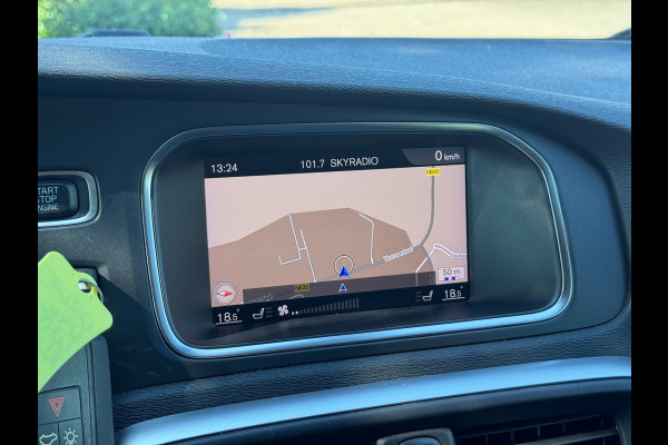 Volvo V40 1.5 T2 Nordic+ | Carplay/Android, Cruise, Stoelverw., Leder, Clima, Trekhaak | |