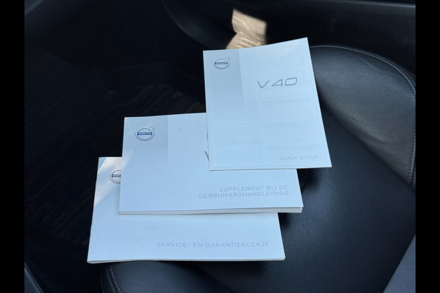 Volvo V40 1.5 T2 Nordic+ | Carplay/Android, Cruise, Stoelverw., Leder, Clima, Trekhaak | |