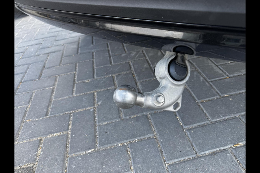 Volvo XC40 Recharge P8 AWD R-Design | Leder | Trekhaak wegklapbaar | Blis | Warmtepomp | 360 Cam |