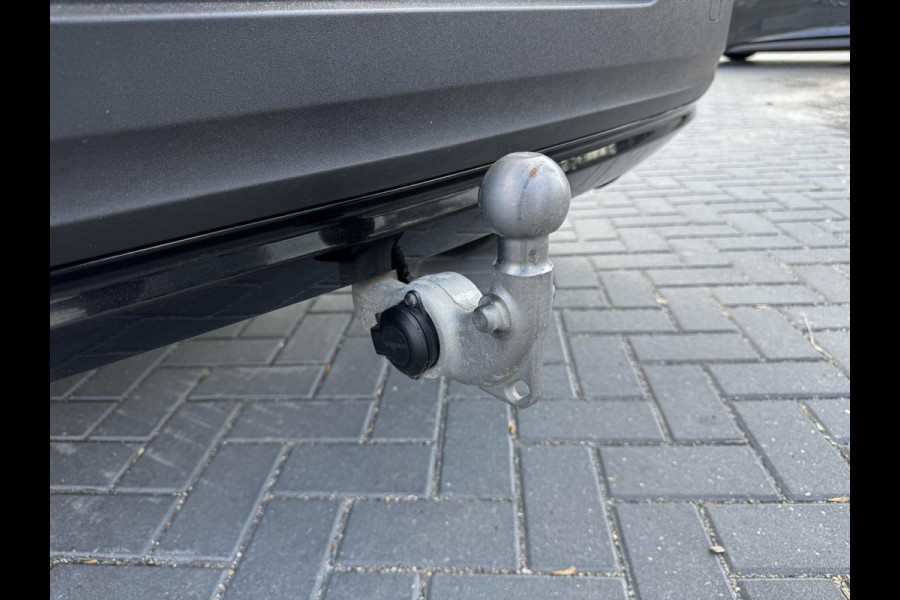 Volvo XC40 Recharge P8 AWD R-Design | Leder | Trekhaak wegklapbaar | Blis | Warmtepomp | 360 Cam |