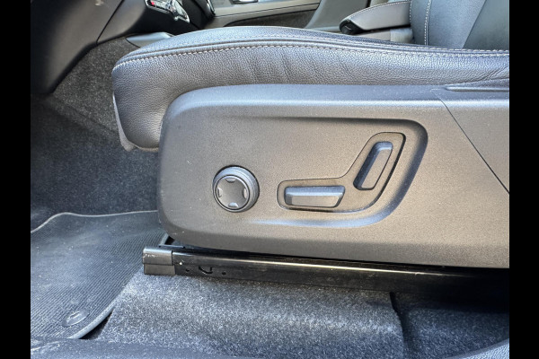 Volvo XC40 Recharge P8 AWD R-Design | Leder | Trekhaak wegklapbaar | Blis | Warmtepomp | 360 Cam |