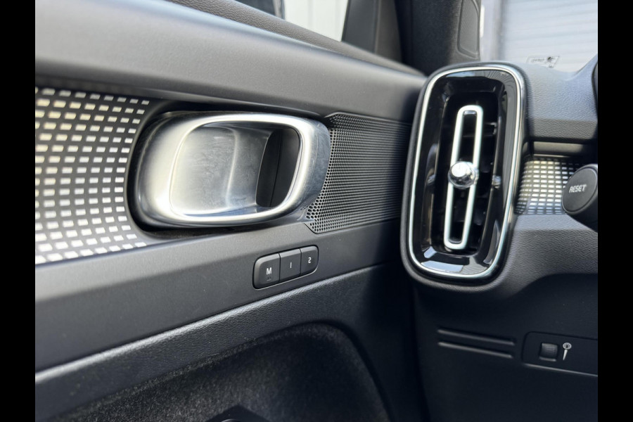 Volvo XC40 Recharge P8 AWD R-Design | Leder | Trekhaak wegklapbaar | Blis | Warmtepomp | 360 Cam |