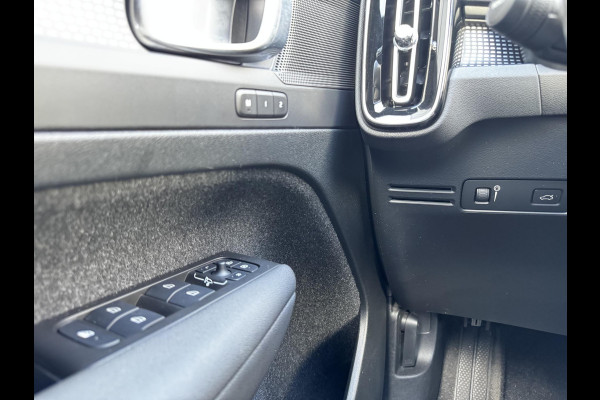 Volvo XC40 Recharge P8 AWD R-Design | Leder | Trekhaak wegklapbaar | Blis | Warmtepomp | 360 Cam |