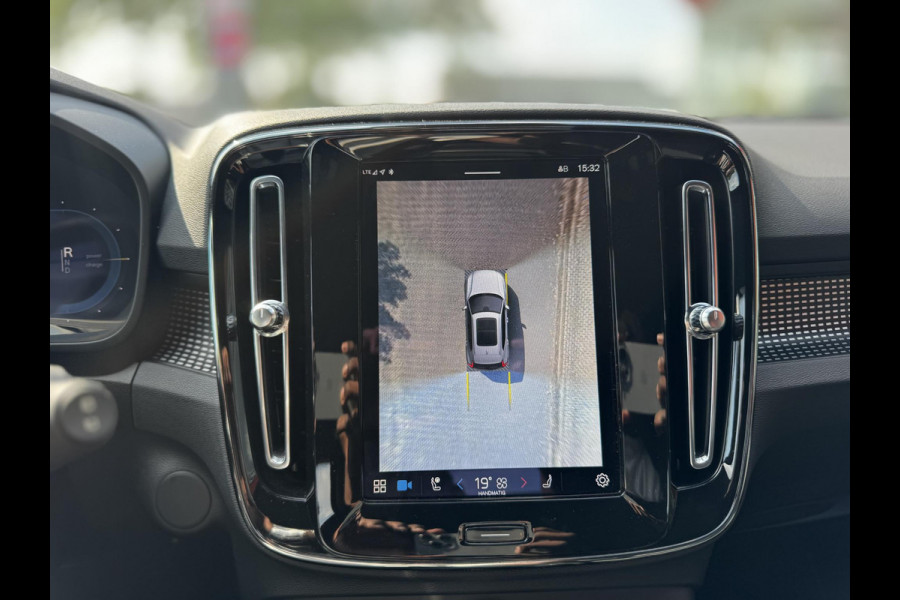 Volvo XC40 Recharge P8 AWD R-Design | Leder | Trekhaak wegklapbaar | Blis | Warmtepomp | 360 Cam |