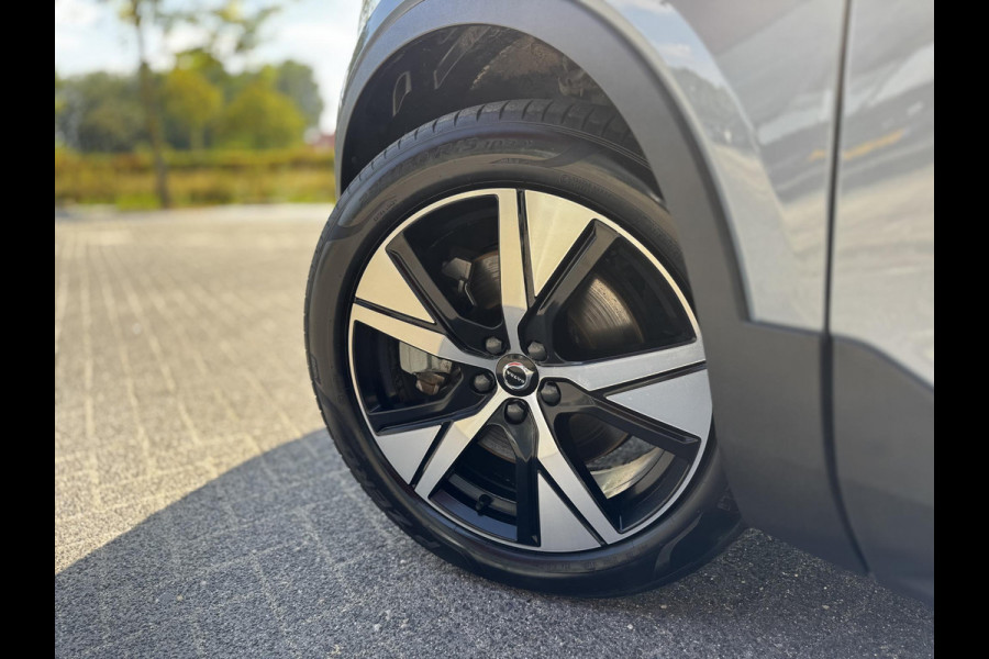 Volvo XC40 Recharge P8 AWD R-Design | Leder | Trekhaak wegklapbaar | Blis | Warmtepomp | 360 Cam |