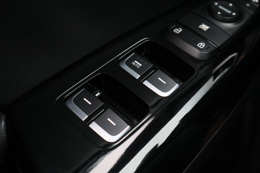 Kia Sportage 1.6 GDI Design Edition Leer, Camera, Cruise, Apple Carplay, JBL, Stoelverwarming, Trekhaak, 17''