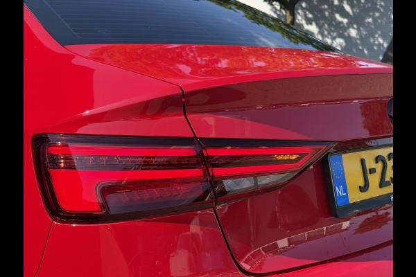 Audi A3 Limousine 35 TFSI CoD Advance Sport S-LINE BINNEN + BUITEN| PANO| STOELVERWARMING| LED| 2E EIGENAAR| ORIGINEEL NEDERLANDS NAP| DIGITAAL DASH| CARPLAY|