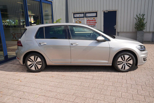 Volkswagen e-Golf E-DITION|Prijs rijklaar incl 12 mnd garantie|Warmtepomp Camera Navi Blindspot Stoelverwarming