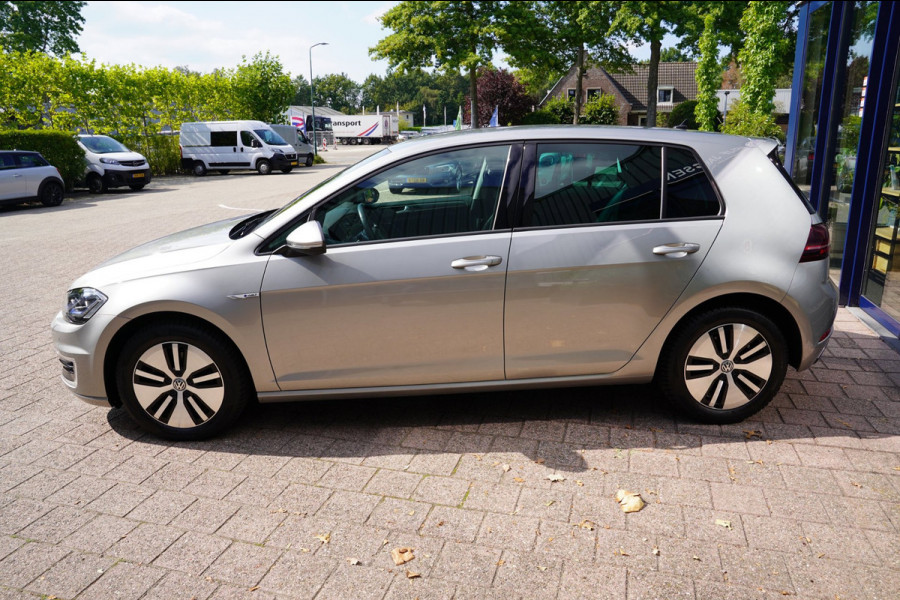 Volkswagen e-Golf E-DITION|Prijs rijklaar incl 12 mnd garantie|Warmtepomp Camera Navi Blindspot Stoelverwarming
