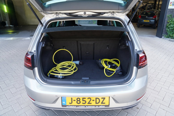 Volkswagen e-Golf E-DITION|Prijs rijklaar incl 12 mnd garantie|Warmtepomp Camera Navi Blindspot Stoelverwarming
