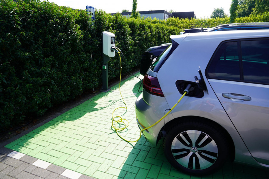 Volkswagen e-Golf E-DITION|Prijs rijklaar incl 12 mnd garantie|Warmtepomp Camera Navi Blindspot Stoelverwarming
