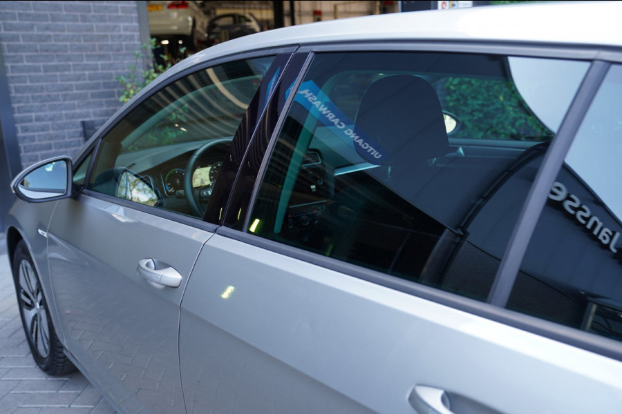 Volkswagen e-Golf E-DITION|Prijs rijklaar incl 12 mnd garantie|Warmtepomp Camera Navi Blindspot Stoelverwarming