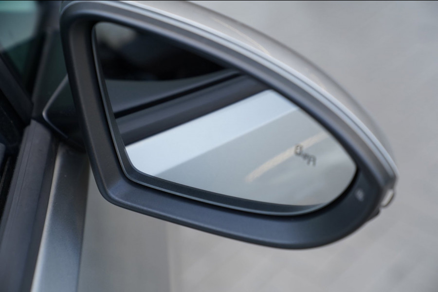 Volkswagen e-Golf E-DITION|Prijs rijklaar incl 12 mnd garantie|Warmtepomp Camera Navi Blindspot Stoelverwarming