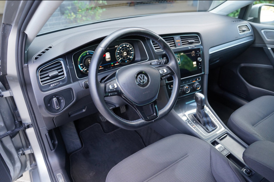 Volkswagen e-Golf E-DITION|Prijs rijklaar incl 12 mnd garantie|Warmtepomp Camera Navi Blindspot Stoelverwarming