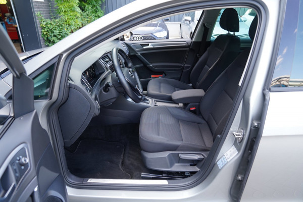 Volkswagen e-Golf E-DITION|Prijs rijklaar incl 12 mnd garantie|Warmtepomp Camera Navi Blindspot Stoelverwarming