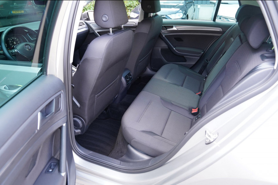 Volkswagen e-Golf E-DITION|Prijs rijklaar incl 12 mnd garantie|Warmtepomp Camera Navi Blindspot Stoelverwarming