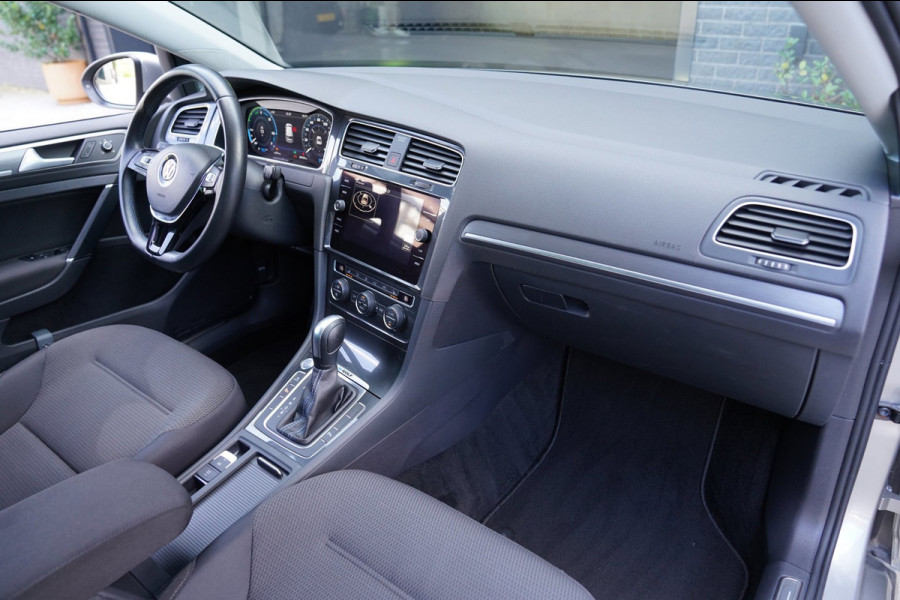 Volkswagen e-Golf E-DITION|Prijs rijklaar incl 12 mnd garantie|Warmtepomp Camera Navi Blindspot Stoelverwarming