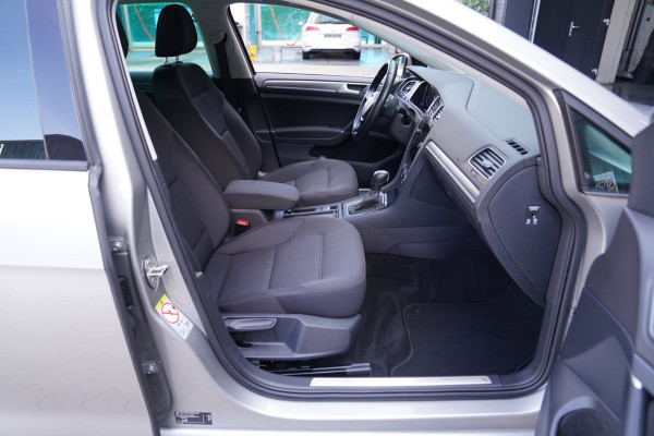 Volkswagen e-Golf E-DITION|Prijs rijklaar incl 12 mnd garantie|Warmtepomp Camera Navi Blindspot Stoelverwarming