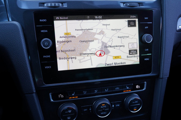 Volkswagen e-Golf E-DITION|Prijs rijklaar incl 12 mnd garantie|Warmtepomp Camera Navi Blindspot Stoelverwarming