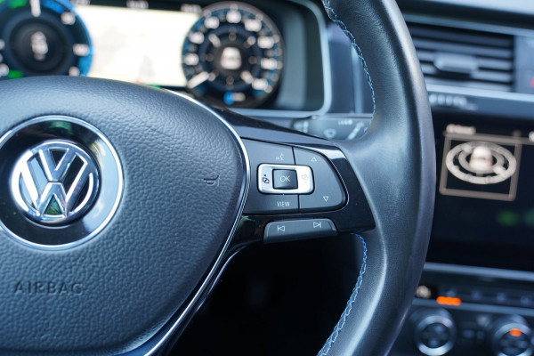 Volkswagen e-Golf E-DITION|Prijs rijklaar incl 12 mnd garantie|Warmtepomp Camera Navi Blindspot Stoelverwarming