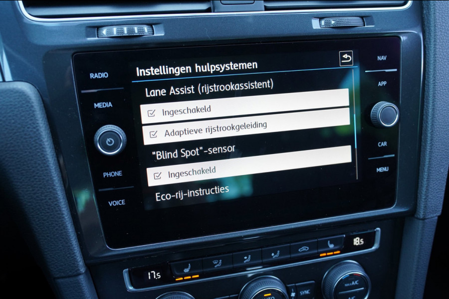 Volkswagen e-Golf E-DITION|Prijs rijklaar incl 12 mnd garantie|Warmtepomp Camera Navi Blindspot Stoelverwarming