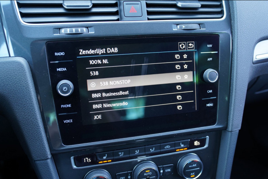 Volkswagen e-Golf E-DITION|Prijs rijklaar incl 12 mnd garantie|Warmtepomp Camera Navi Blindspot Stoelverwarming
