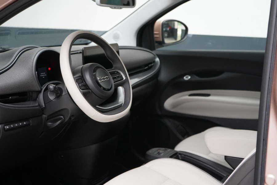 Fiat 500 La Prima 42 kWh | SoH 97,6% | Leder | Lm velgen | Navigatie | Carplay |