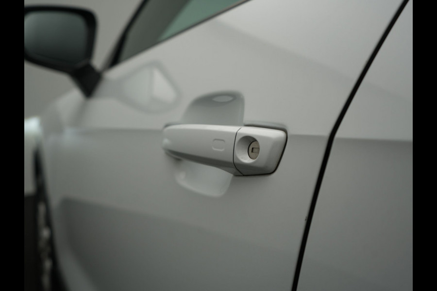Audi Q2 35 TFSI Advanced edition 150pk AUTOMAAT | Adaptive Cruise | Camera | Matrix LED | Keyless Entry | Voorstoelen Verwarmd | Apple Carplay | DAB | Lane Assist |