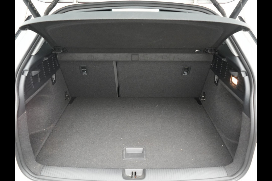 Audi Q2 35 TFSI Advanced edition 150pk AUTOMAAT | Adaptive Cruise | Camera | Matrix LED | Keyless Entry | Voorstoelen Verwarmd | Apple Carplay | DAB | Lane Assist |
