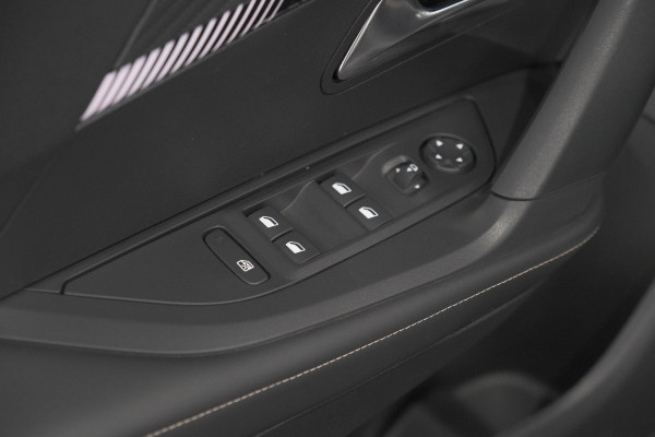 Peugeot 2008 1.2 Hybrid 145 Allure | Apple Carplay | Climate Control | Parkeersensoren Voor + Achter