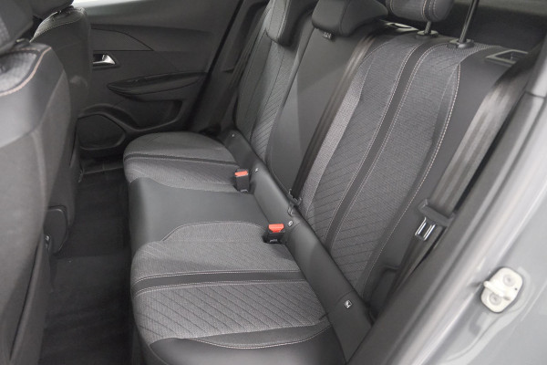 Peugeot 2008 1.2 Hybrid 145 Allure | Apple Carplay | Climate Control | Parkeersensoren Voor + Achter